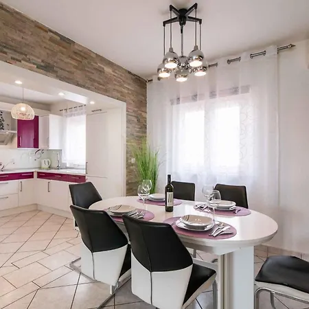 Apartment In 39210 Crikvenica
